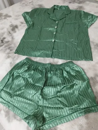 Pijama satén verde rayas verano