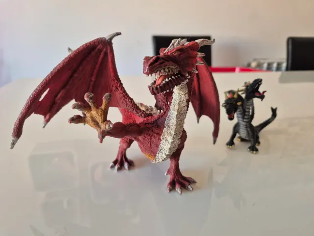 2 Figuras de dragones