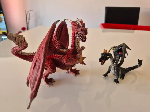 2 Figuras de dragones