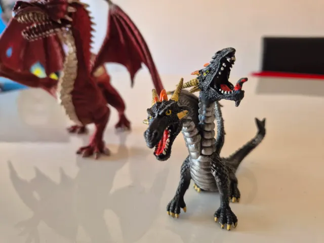 2 Figuras de dragones