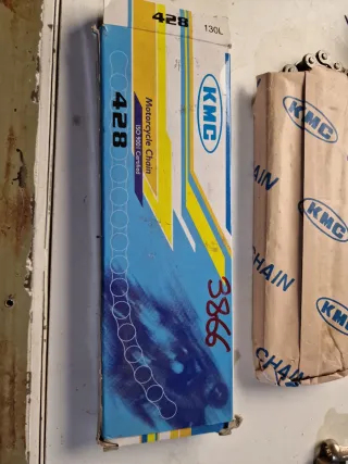 Cadena motor  KMC 428 130L