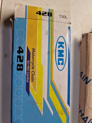 Cadena motor  KMC 428 130L