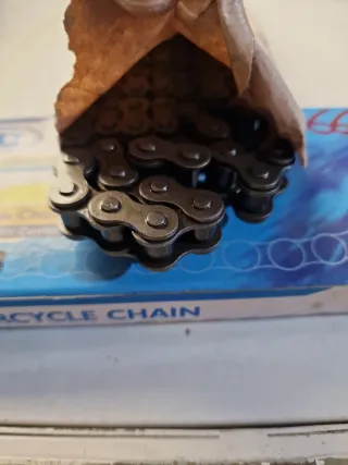 Cadena motor  KMC 428 130L