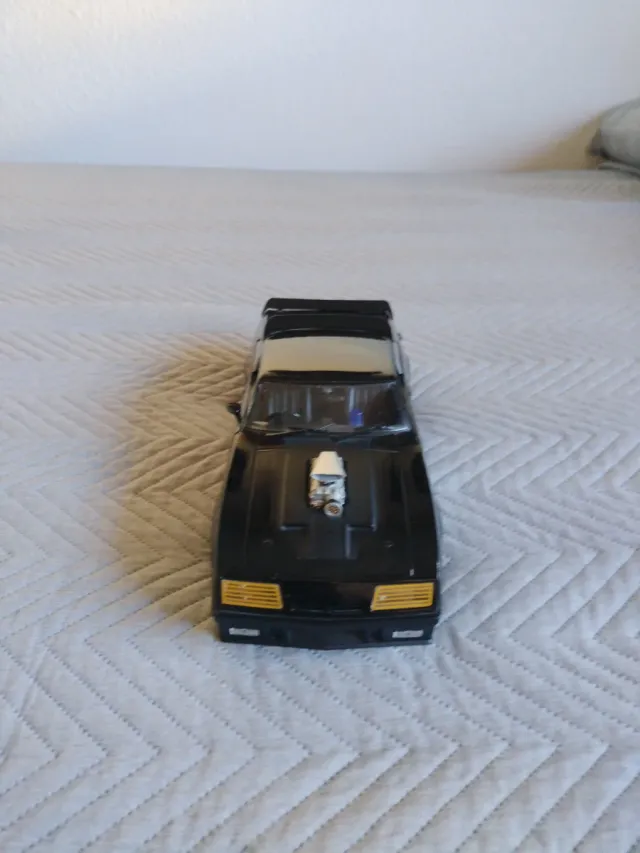 Coche V8 Interceptor 1:18 Negro