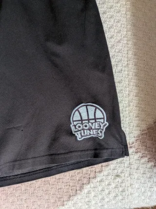 Pantalón corto Looney Tunes negro
