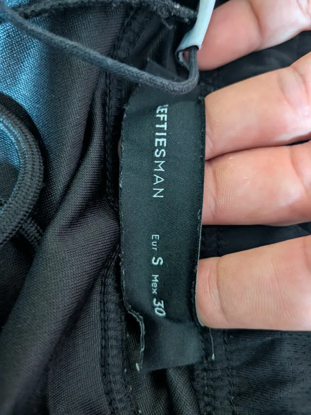 Pantalón corto Looney Tunes negro