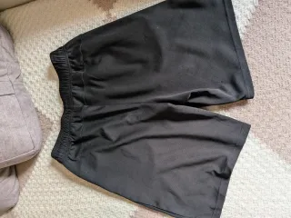 Pantalón corto Looney Tunes negro