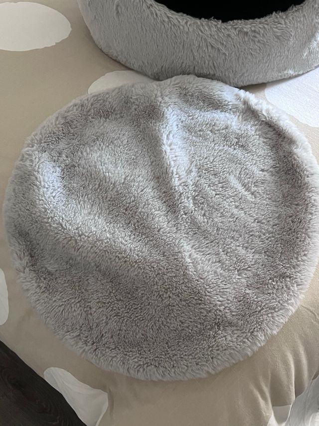 Cama para mascotas tipo iglú