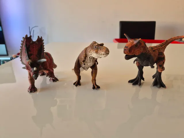3 figuras dinosaurios