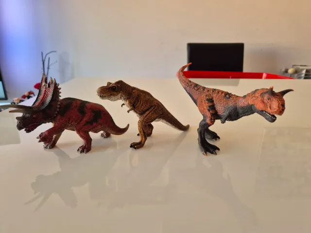 3 figuras dinosaurios