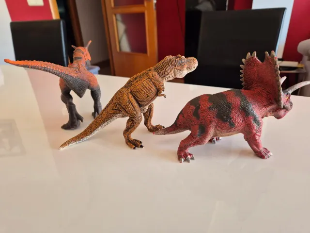 3 figuras dinosaurios