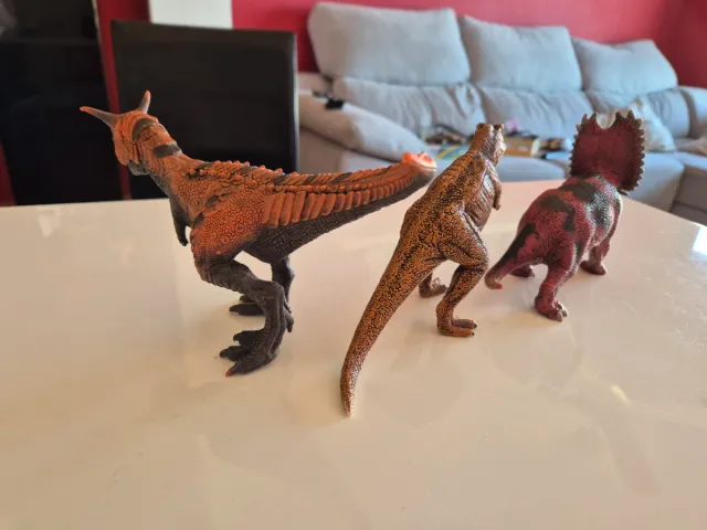 3 figuras dinosaurios