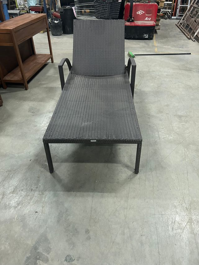 Tumbona de mimbre negra/gris