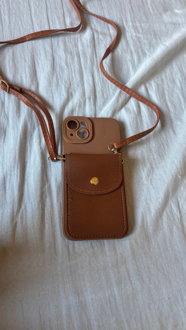 Funda iPhone 15 Plus Marrón con Tarjetero
