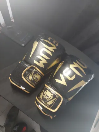 Guantes Boxeo Profesional Venum Negro/Dorado