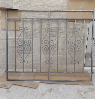 Reja de hierro antigua para ventana