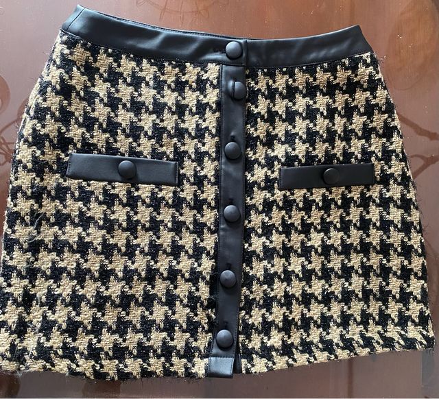 Falda pata de gallo con botones