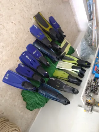 16 pares de aletas de pesca submarina