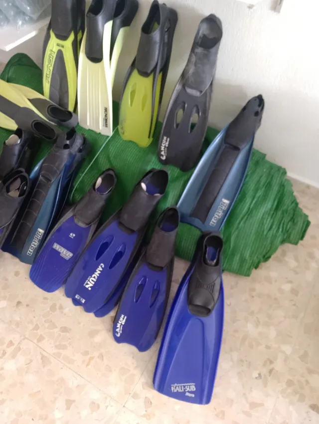 16 pares de aletas de pesca submarina