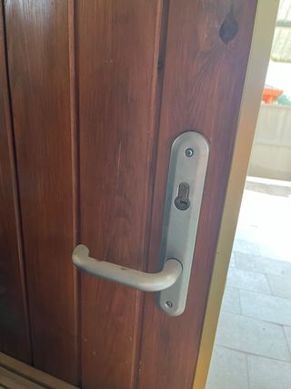 Puerta madera maciza exterior