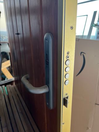 Puerta madera maciza exterior