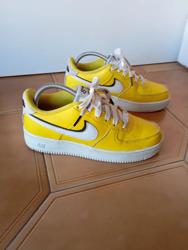 Nike Air Force 1 Amarillas