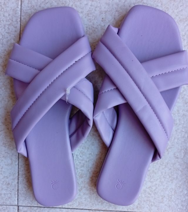 Deportivas y sandalias negras talla 37, 38