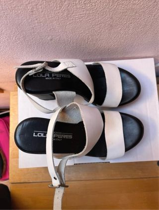 Sandali con tacco alto bianchi e neri