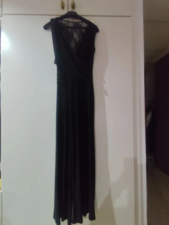Mono negro elegante con encaje espalda L