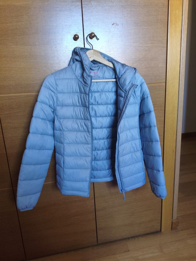 Abrigo acolchado azul claro entretiempo