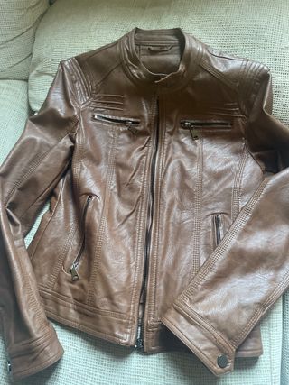 Cazadora de cuero marrón