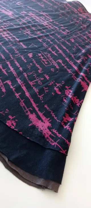 Falda Desigual Talla M Flores y Escritura