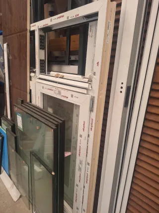 Ventana practicable con fijo superior