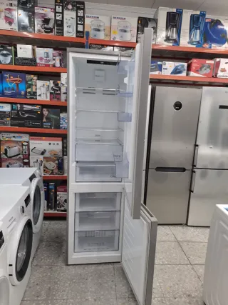 Nevera Beko plateada a+ 2,cm Nofrost