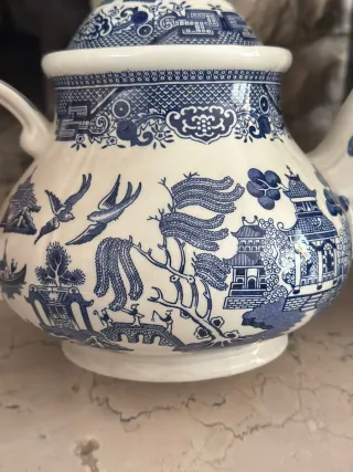 Set piatti blu e bianchi