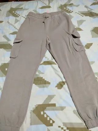 Pantalón cargo Zara beige