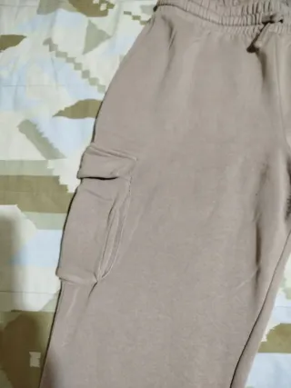 Pantalón cargo Zara beige