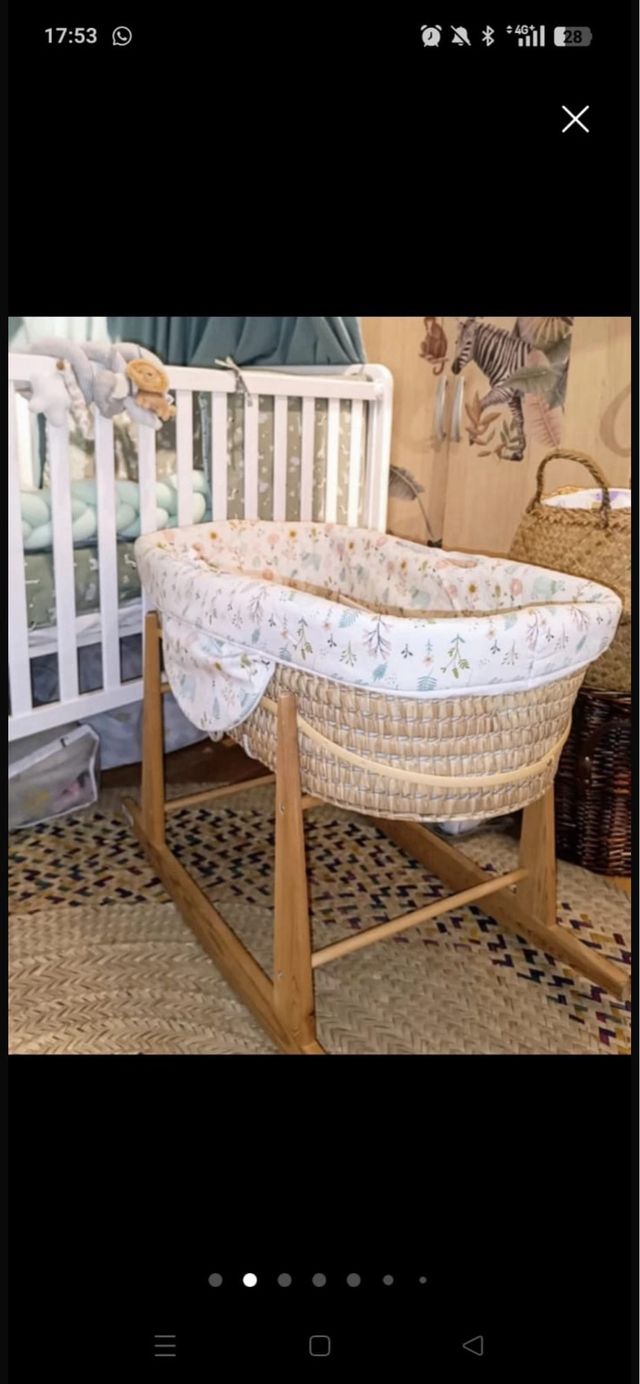 Minicuna de madera casi sin uso