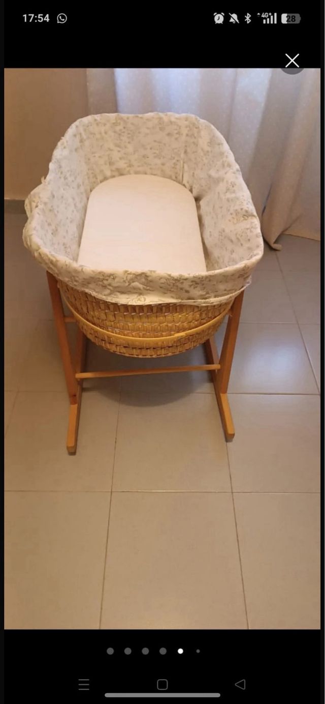 Minicuna de madera casi sin uso