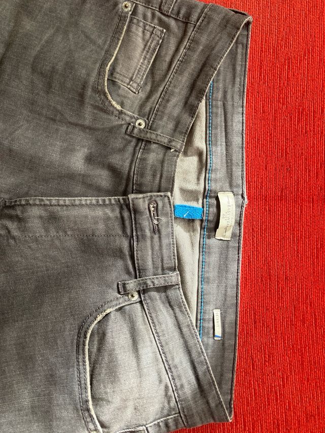 Pantalón vaquero gris