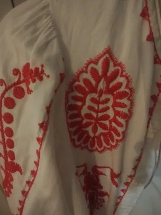 Blusa Zara Bordada Roja Talla S