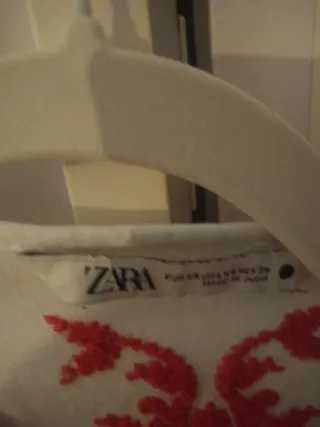 Blusa Zara Bordada Roja Talla S