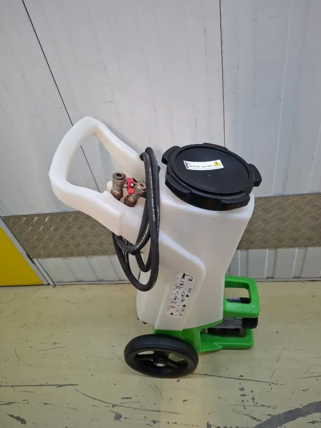 Máquina limpieza instalaciones Mamaoca/llenado