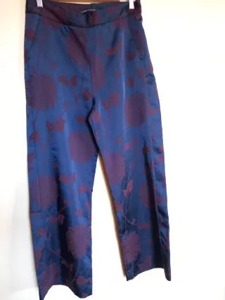 Pantalón Zara estampado floral azul y morado