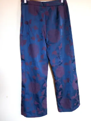 Pantalón Zara estampado floral azul y morado