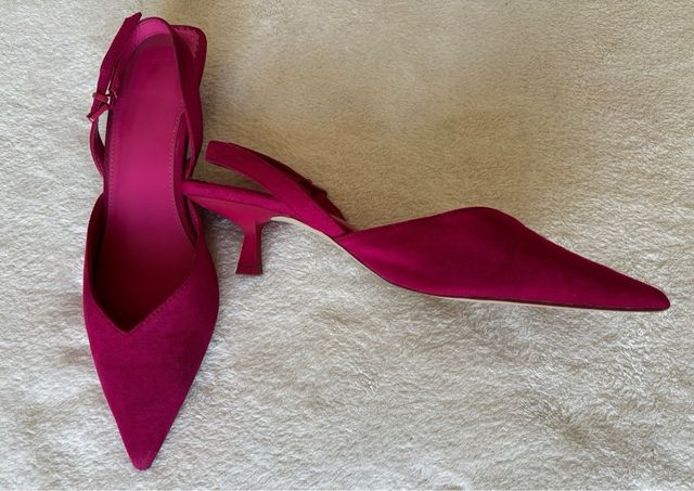 Zapatos de tacón bajo, en ante fucsia.