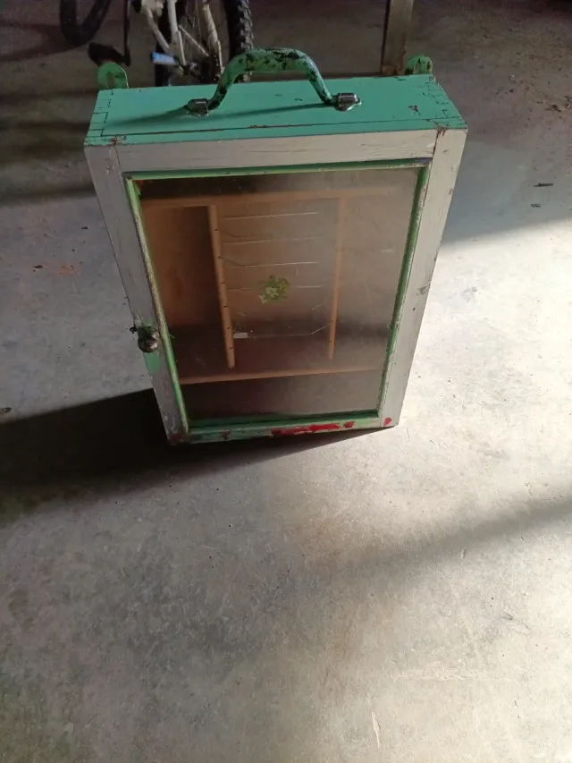 Botiquín antiguo artesano madera expositor