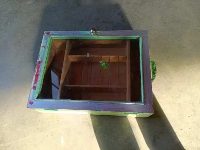 Botiquín antiguo artesano madera expositor