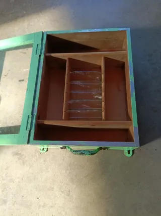 Botiquín antiguo artesano madera expositor