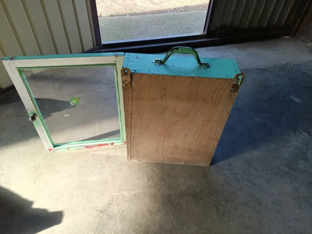 Botiquín antiguo artesano madera expositor